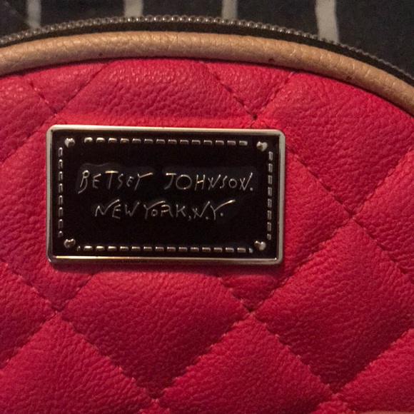 ⚜️Betsey Johnson Hot Pink Cosmetics Bag! - Picture 2 of 7
